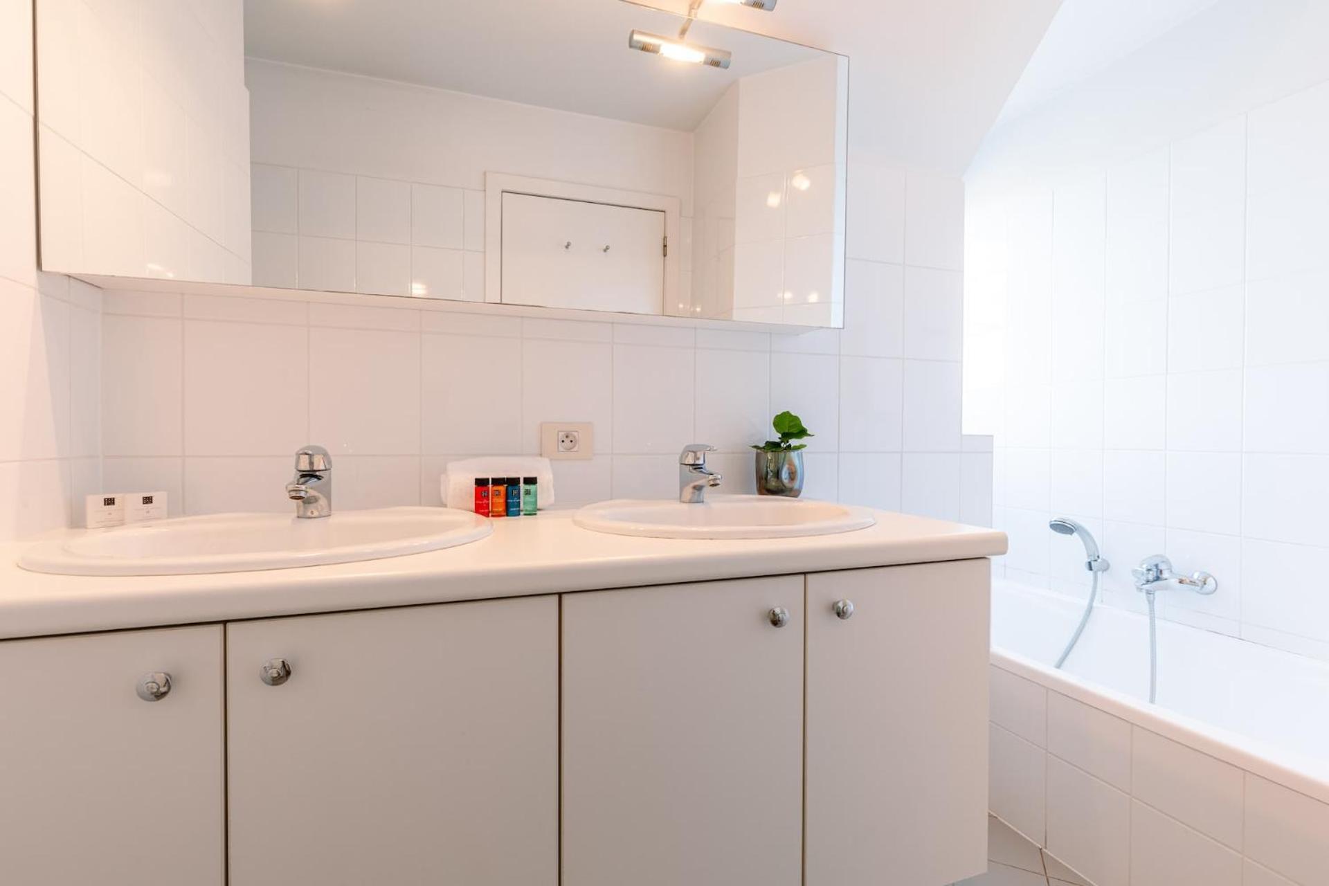 Apartament Charming Spacious Duplex Apt With Private Parking In Knokke Zewnętrze zdjęcie